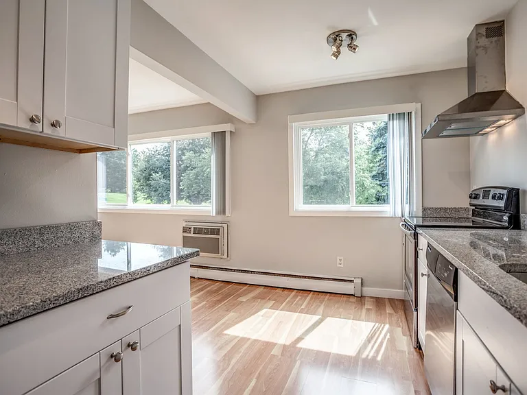 744 Polk St NE — Photo 25