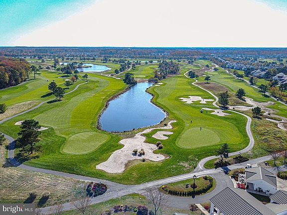 5th image of 19 Village Green Dr