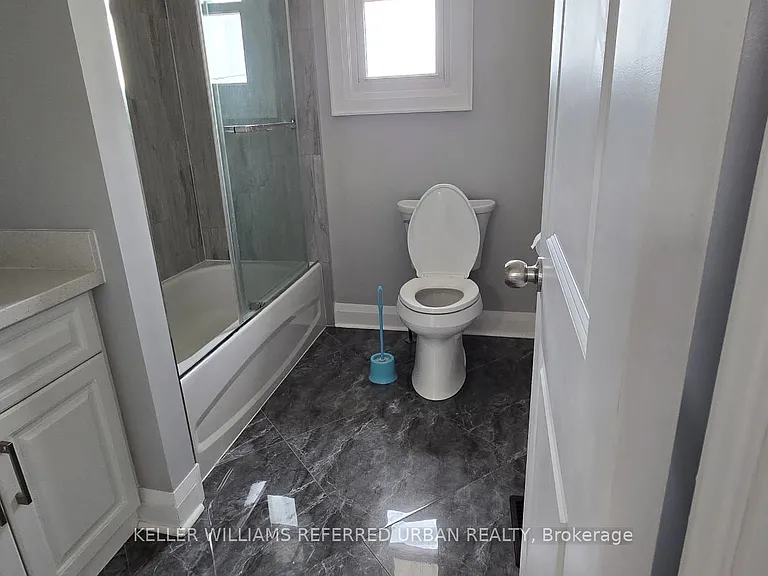 399 King St W — Photo 6