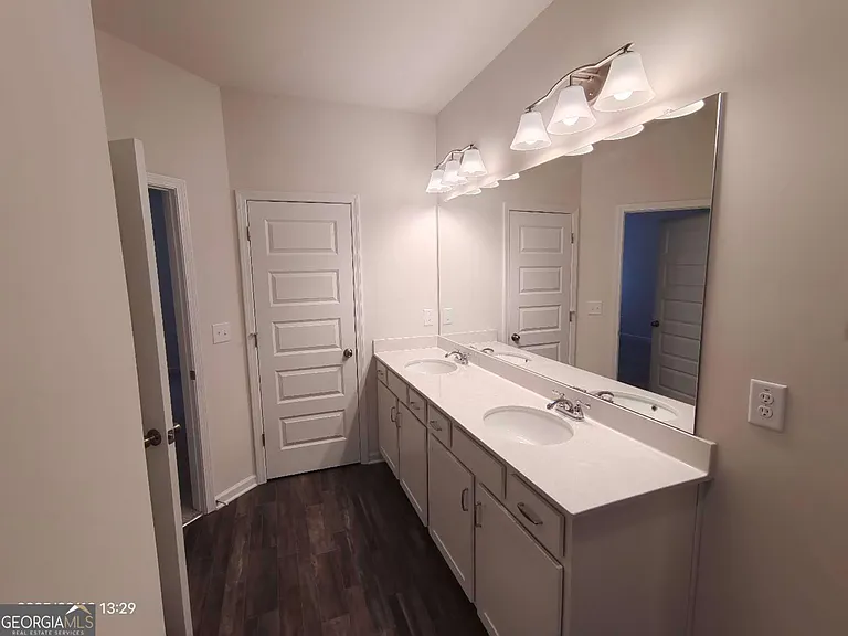 269 Dupont Dr — Photo 10