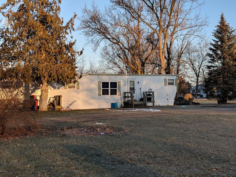2nd image of 130 Russell St