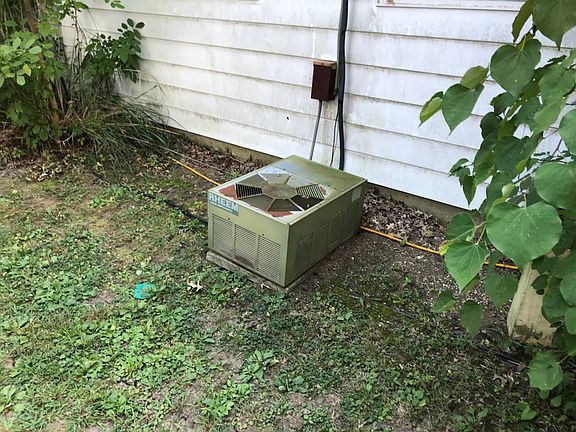 4th image of 7365 Warwick Ave