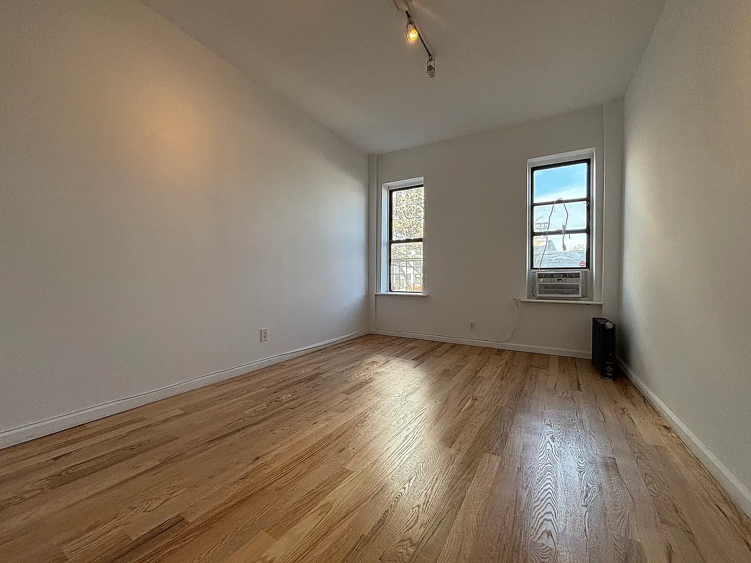 1087 Carroll Street — Photo 4