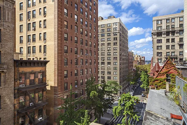 Sold by Compass | media 2