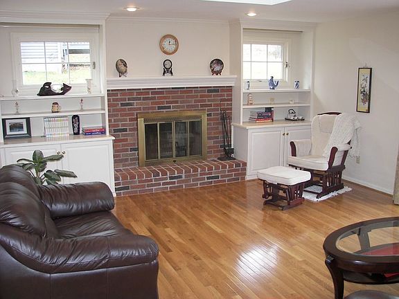 5th image of 16 High Hill Dr