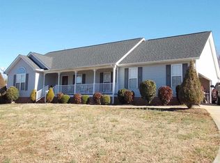 212 Saddlebrook Ave, Pickens, SC 29671