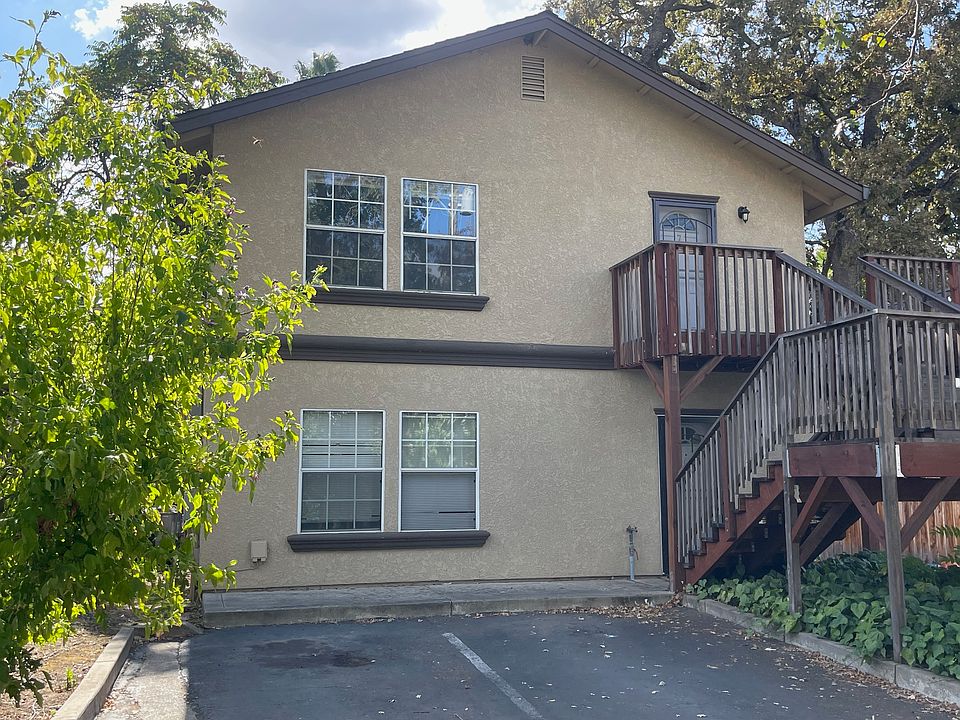 Front/2 Parking Spots