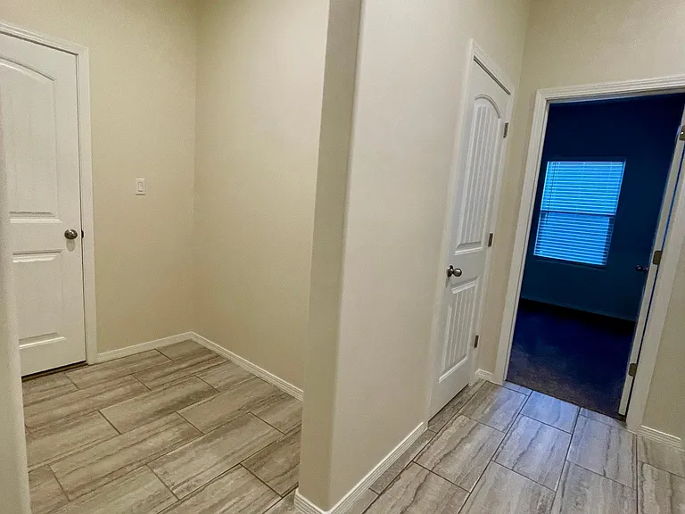 7165 Meridian St — Photo 15