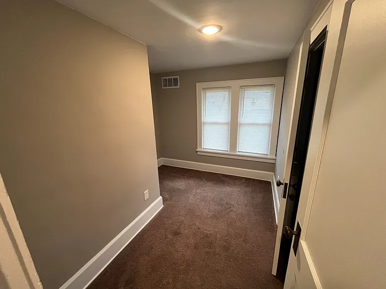 1126 Ardmore Ave SW — Photo 9