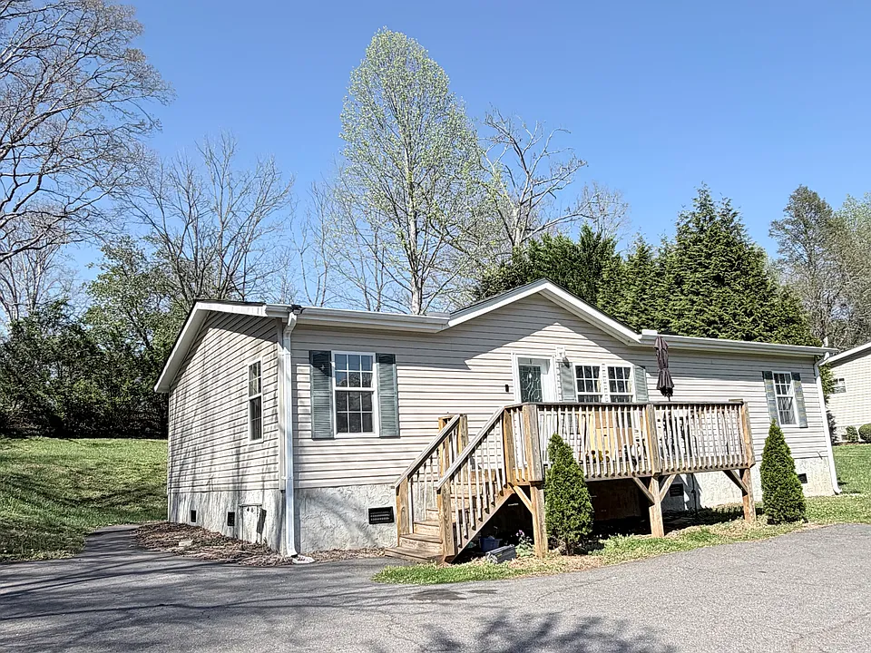 62 Oaklawn Ave