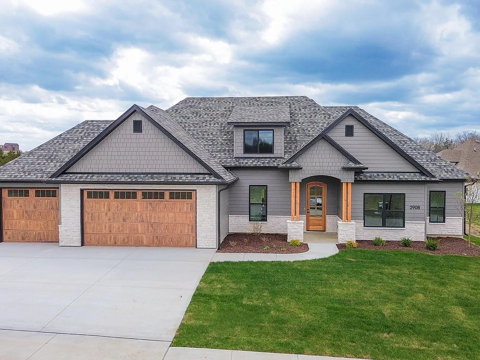 2908 Genesis Dr