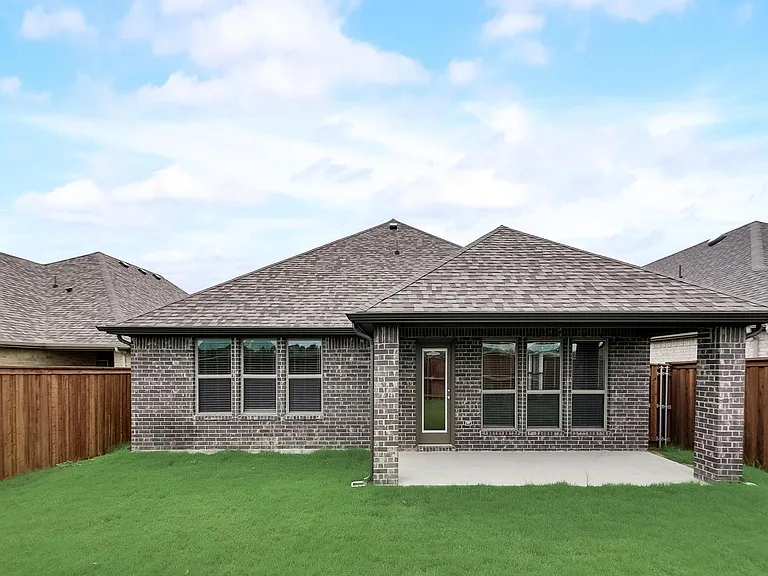 3504 Lillian Ct — Photo 3