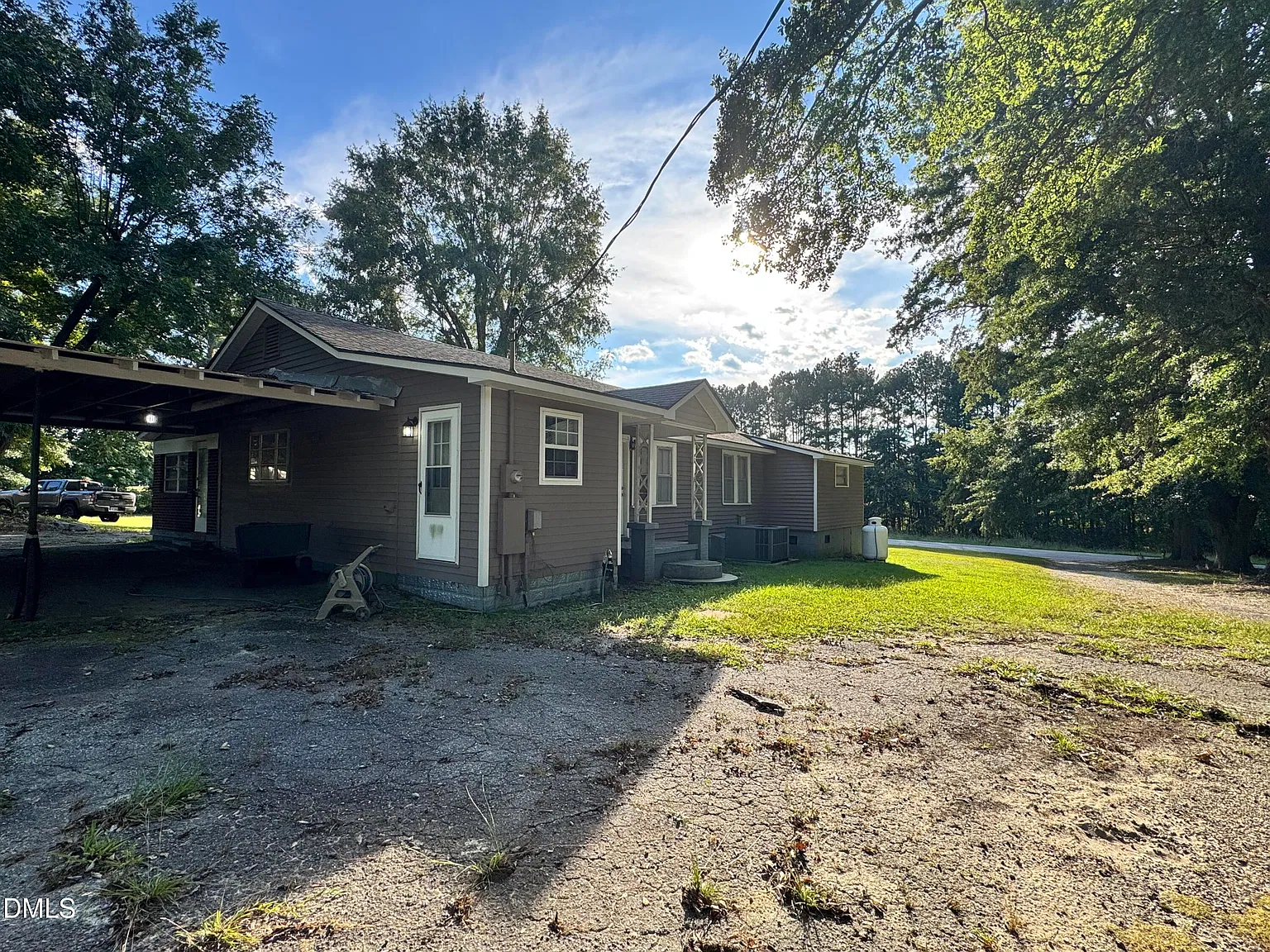 3 bed, 1.0 bath, $1,600 — Photo 2