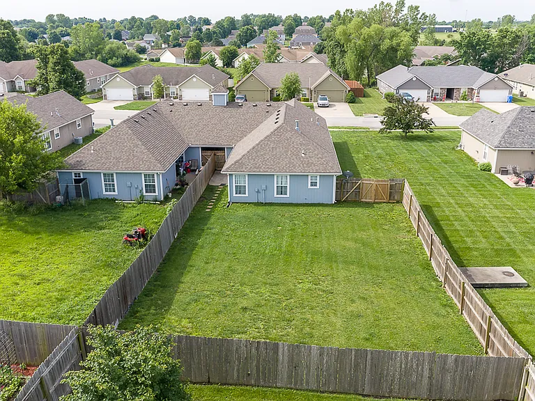 2307 E Sycamore St — Photo 10