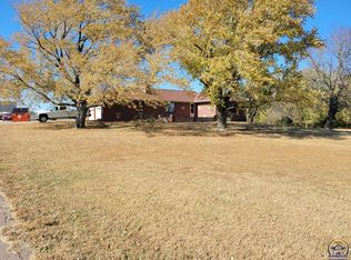 4675 SW Hoch Rd, Topeka, KS 66610