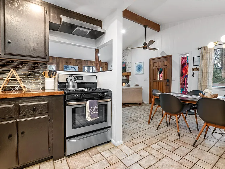 24166 Cresta Dr — Photo 38