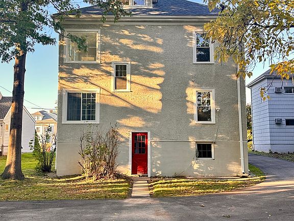 4th image of 781 Farmington Avenue