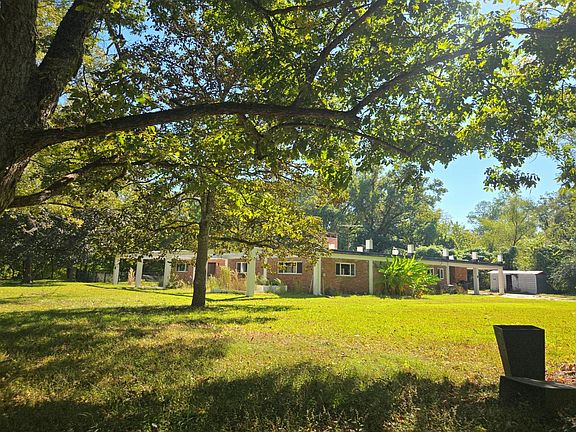 3rd image of 125 Lindley Ln