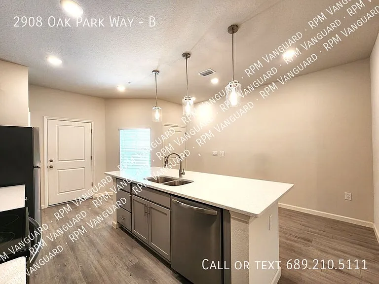 2908 Oak Park Way #B — Photo 4