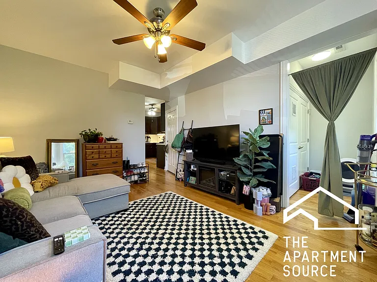 3611 W Wolfram St #2 — Photo 3