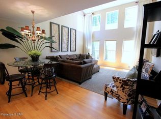 102 Stone Ridge Cir, Clarks Summit, PA 18411