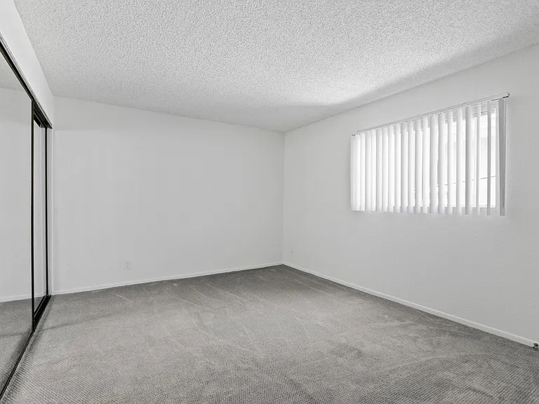 11325 Morrison St — Photo 58