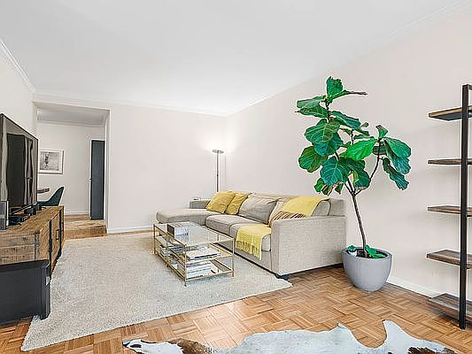 3rd image of 150 E 57th St APT 5E