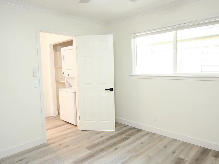 2810 H St #6 — Photo 10