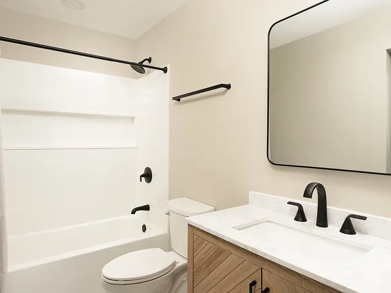 2226 S Kinnickinnic Ave #1 — Photo 9
