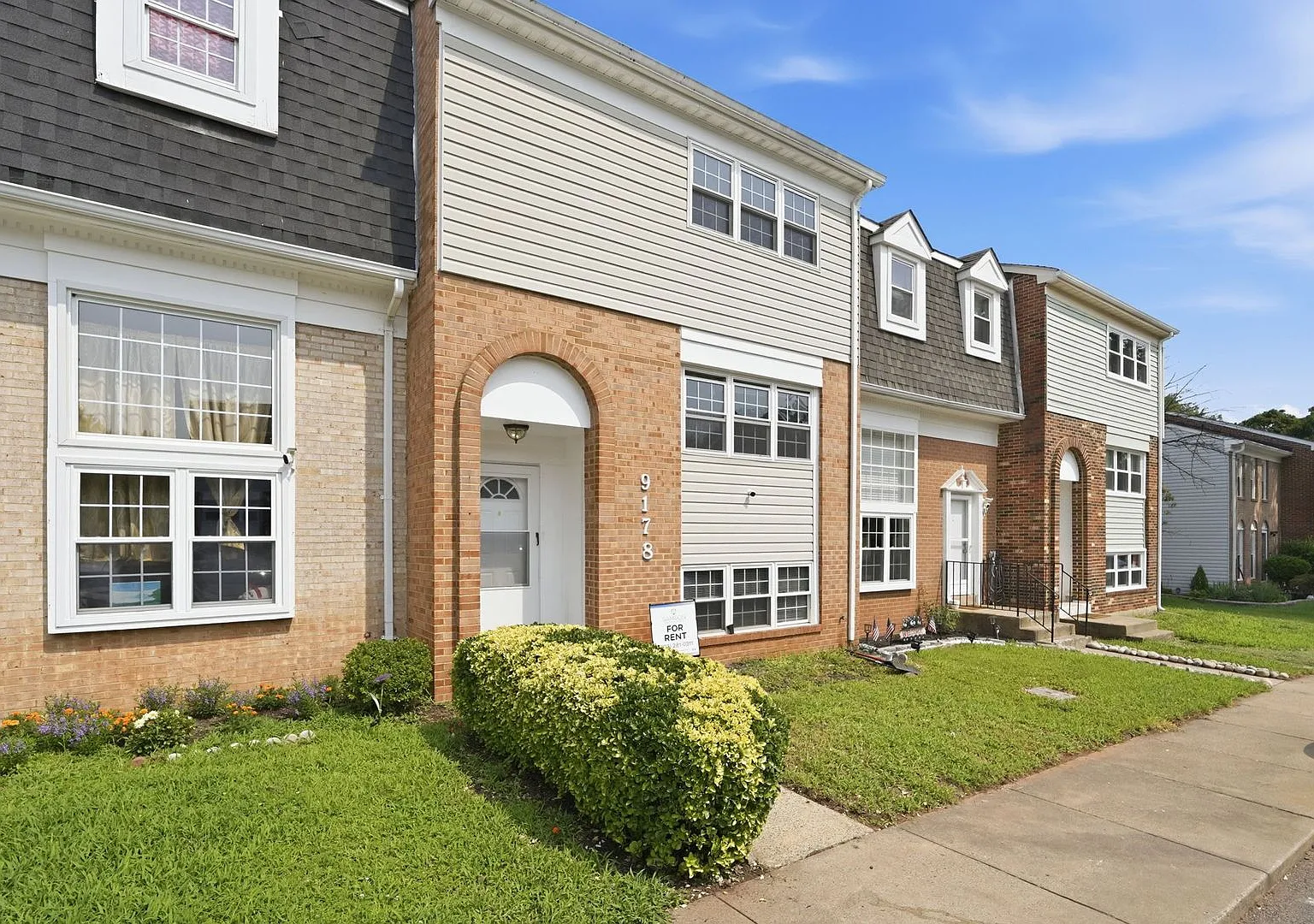 This beautifully designed townhome offers three spacious bedrooms and two and a half refined bath... — Photo 3