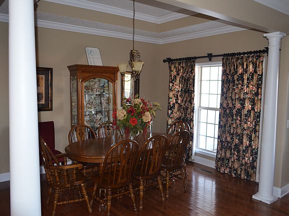4th image of 60 Crickett Ln