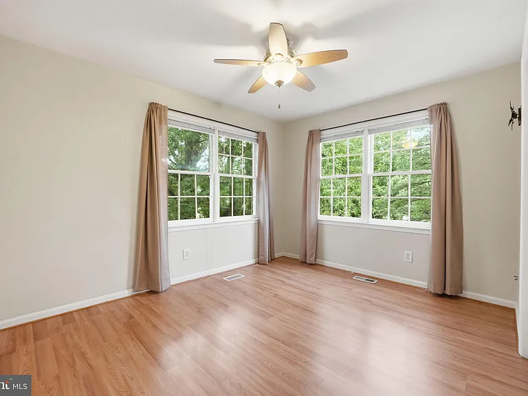 8715 Delcris Dr — Photo 24