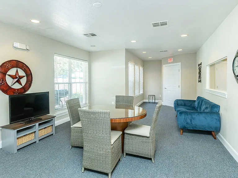 Overlook at Falling Creek Apartment Homes — Photo 8
