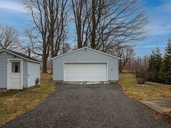 4th image of 13853 Ridge Rd