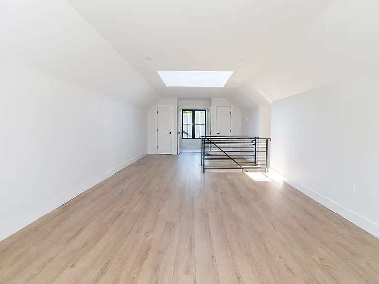 650 Main St #3 — Photo 29