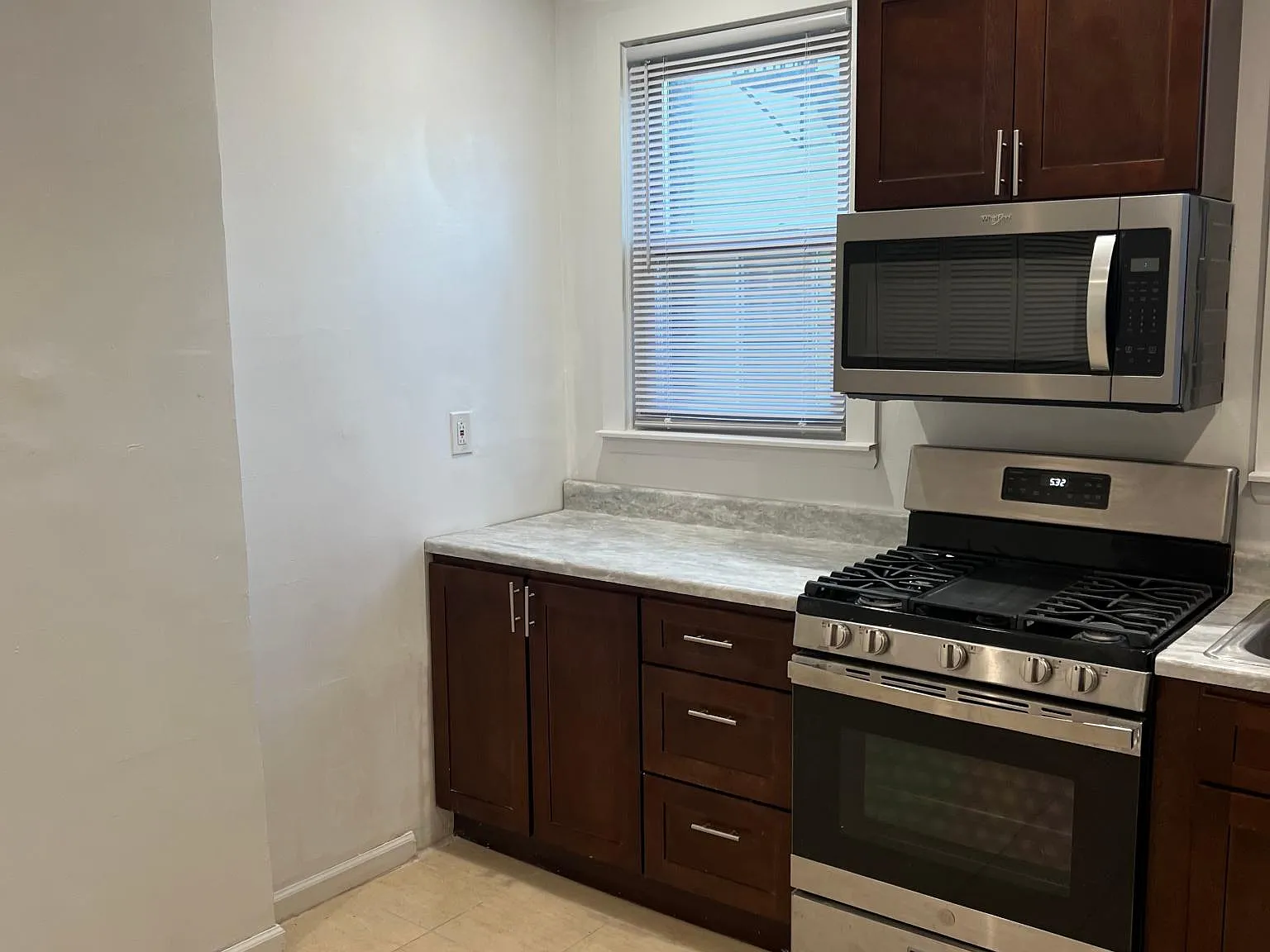 66 Tiffany Pl — Photo 2