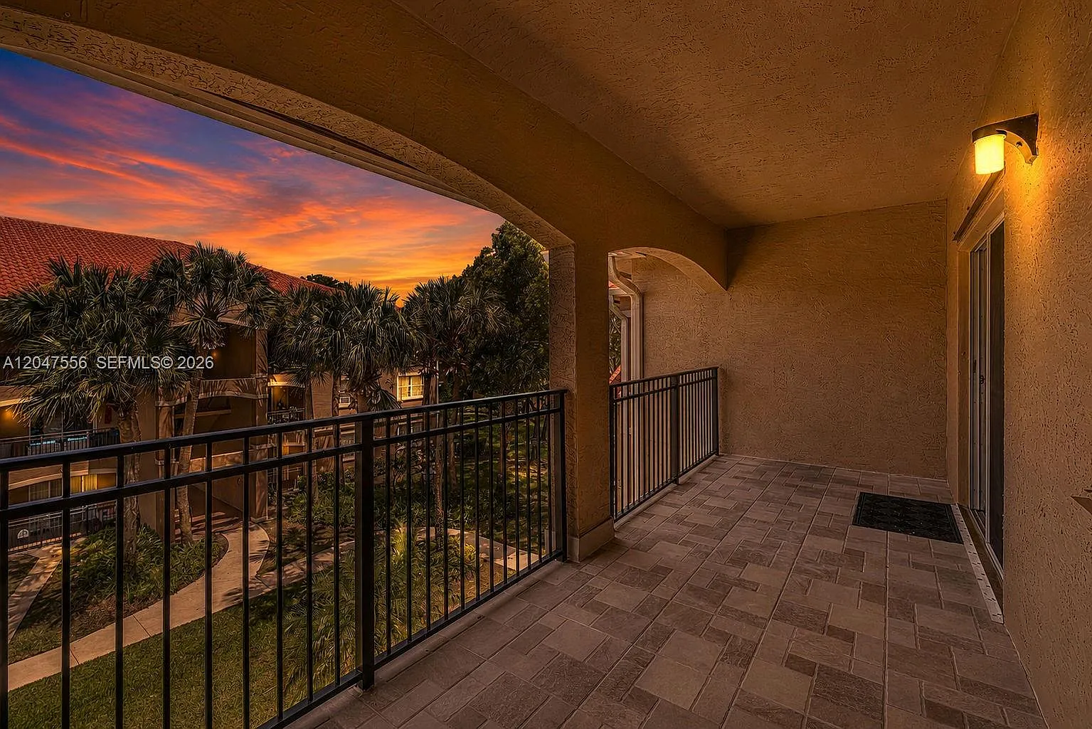 Marquesa Condo — Photo 2