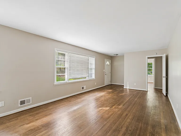 2616 Wood Dr NE — Photo 4