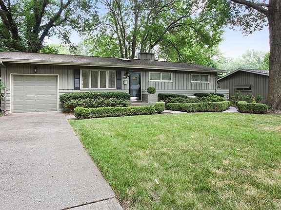 2nd image of 6116 W 76th Pl
