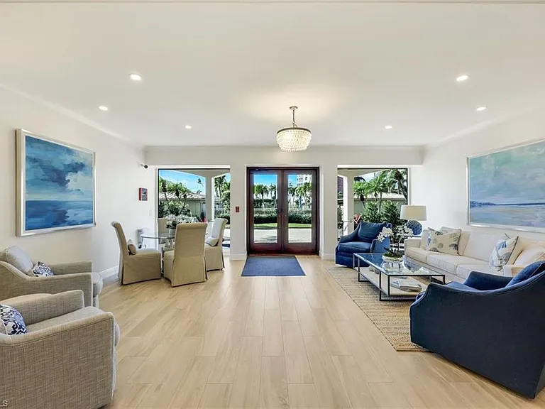 2750 Gulf Shore Blvd N #402 — Photo 17
