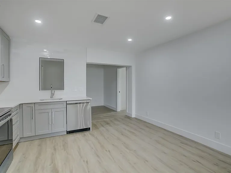 2155 NE 56th Ct — Photo 10