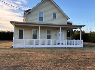 445 N Country Rd, Saint James, NY 11780