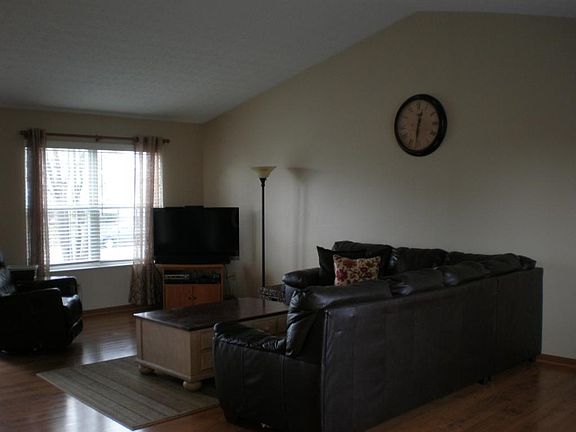 4th image of 9310 Tahoma St
