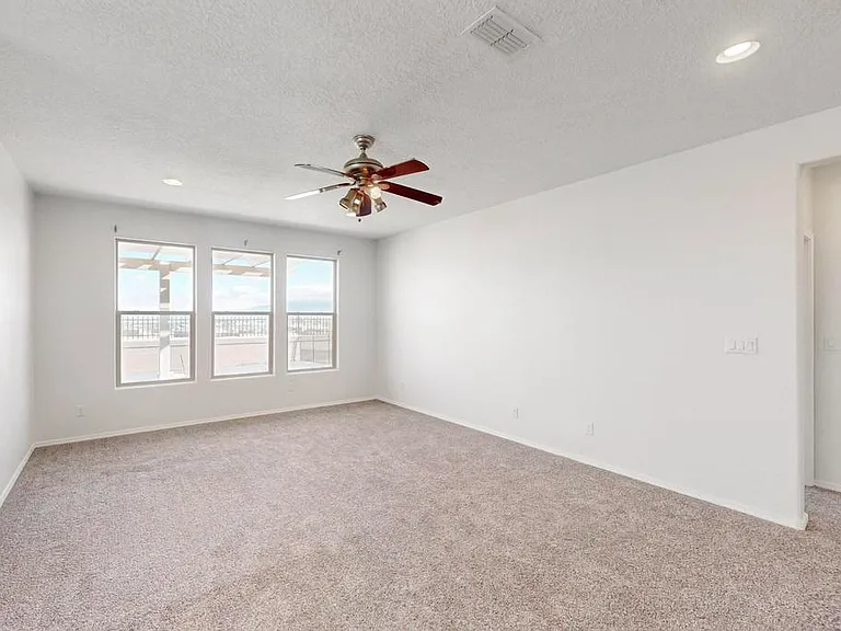6405 Kings Canyon Cv NE — Photo 32
