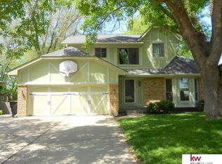 800 Devon Dr, Papillion, NE 68046