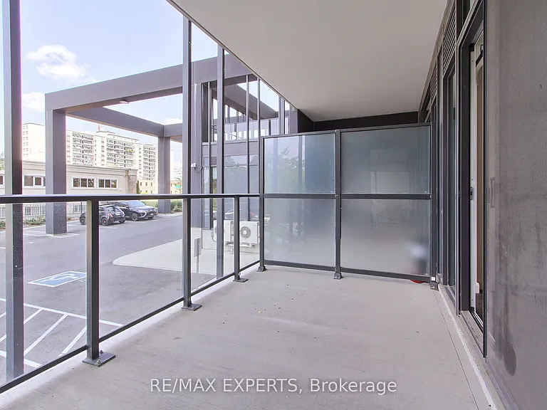 741 King St W #103 — Photo 34