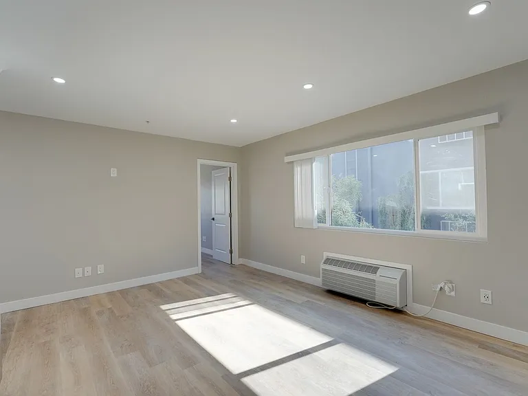 Duplet at Hillcrest | Modern Studio, 1 & 3 Bedroom Apartments — Photo 36