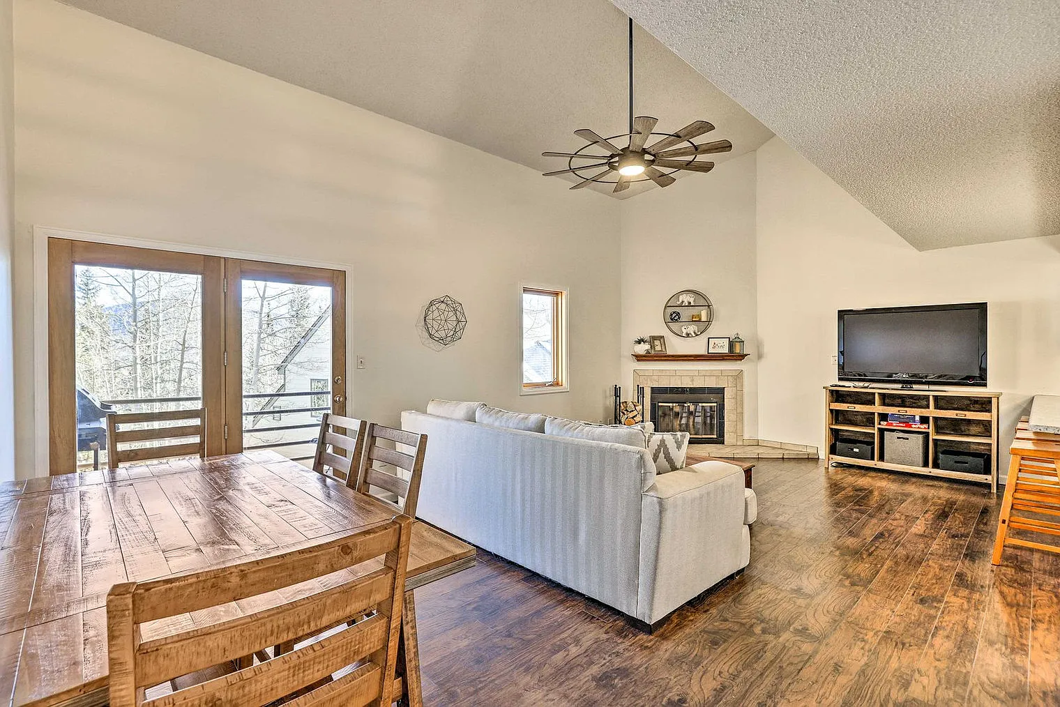 4 bed, 2.0 bath, 1367 sqft, $5,151 — Photo 1