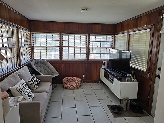5th image of 50 Torrey Ave