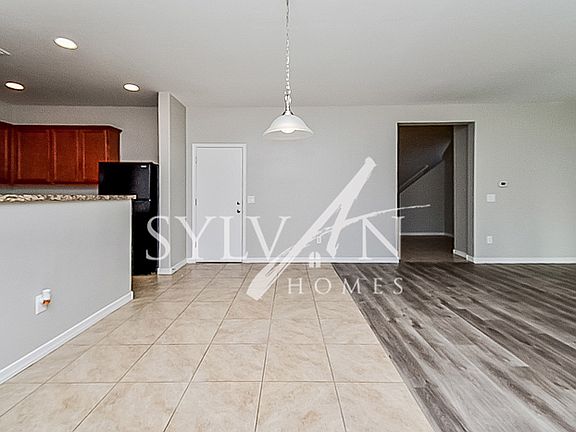 3rd image of 8267 W Kittiwake Ln